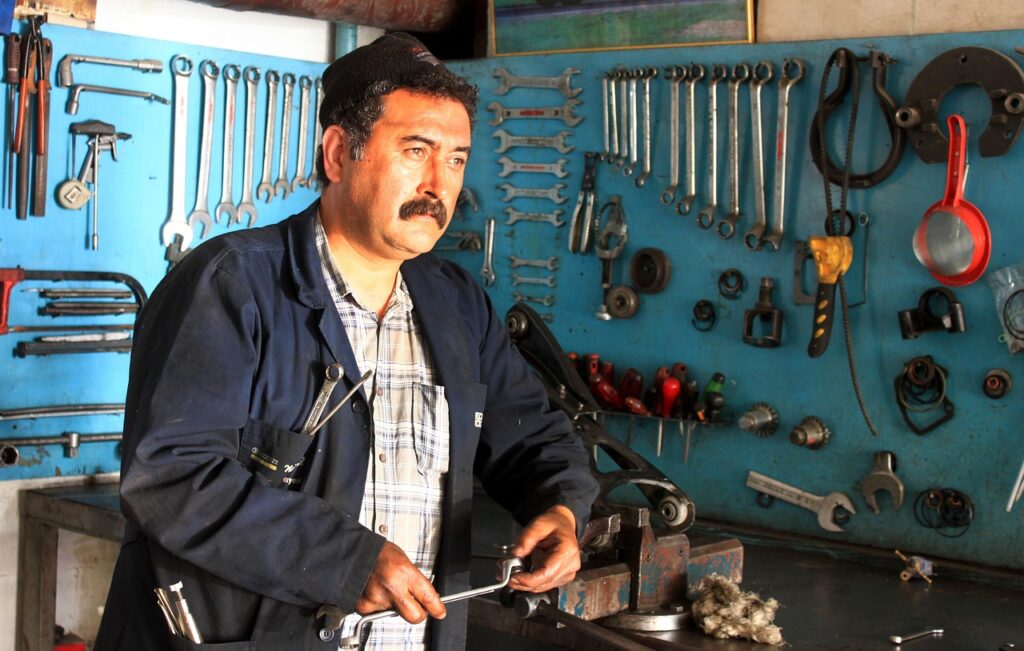 乾燥頭皮やフケが気になるメンズの仕事汗が多い時の対策は？