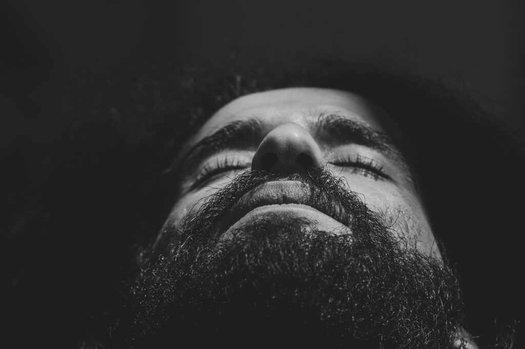 ノンシリコンシャンプーでフケが増えた原因と対策は？